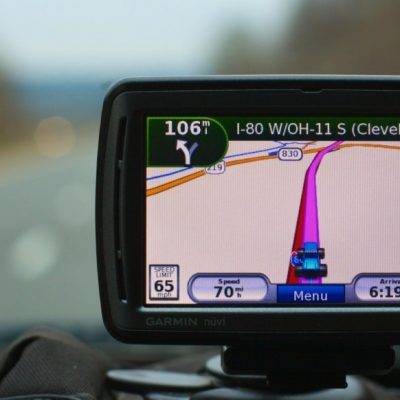 Navigacijske naprave za avtomobile in motorje