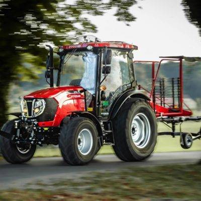 Traktorski priključki – nepogrešljivi pripomočki pri delu na kmetiji