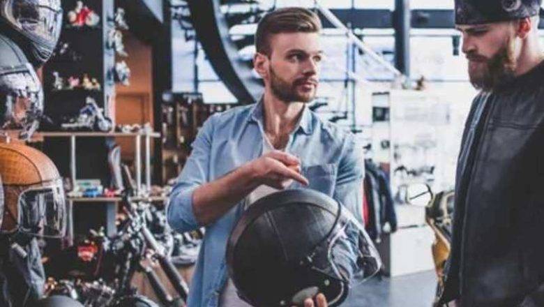 Nošenje motoristične čelade prave velikosti je ključnega pomena